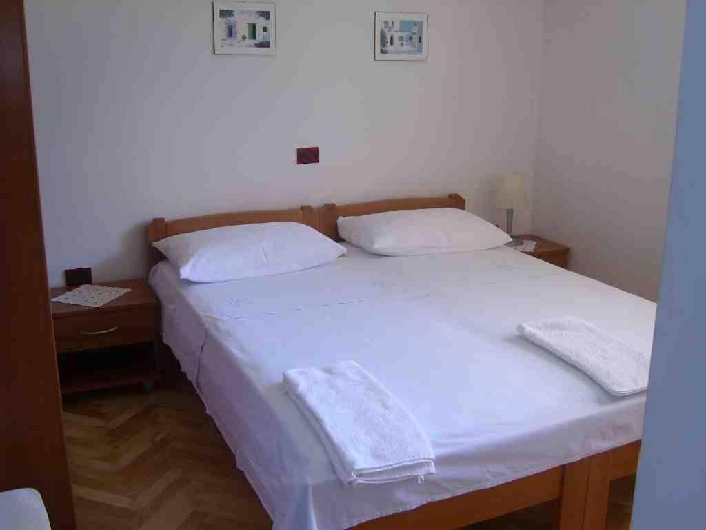Apartments And Rooms By The Sea Sutivan, Brac - 2943 Bagian luar foto